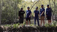Sebagai wujud nyata kepedulian terhadap lingkungan, CGS International Sekuritas Indonesia bersama komunitas Seasoldier menanam 2.500 bibit mangrove secara serentak di lima provinsi.