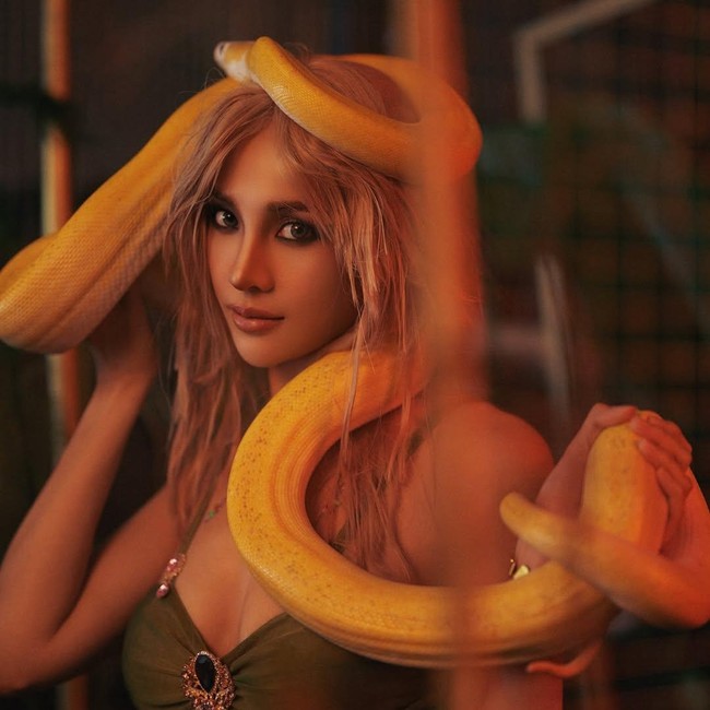 8 Gaya Artis Totalitas Rayakan Halloween, Anya Geraldina Jadi Britney Spears