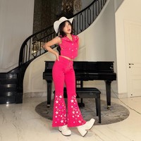 Karakter film menjadi inspirasi banyak artis dalam ber-Halloween di 2025. Fuji memilih menjadi Barbie dengan jumpsuit fuschia dan topi koboi.Foto: Instagram