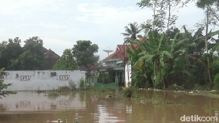 Banjir Luapan Sungai Meluas ke Tiga Kecamatan di Lumajang