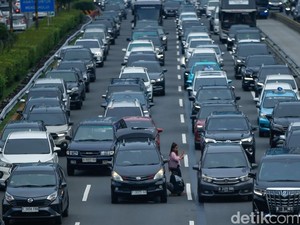Titik-titik Kepadatan di Tol Arah Jakarta Senin Pagi