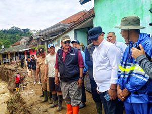 Bupati Sukabumi Tetapkan Masa Transisi Darurat ke Pemulihan Bencana