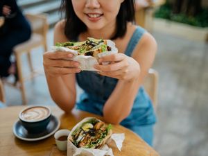 Video: Tips Kulit Glowing Lewat Asupan Makanan