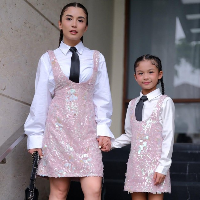 Intip Gaya Kompak 7 Artis Cantik dan Anaknya, bak Bareng Bestie