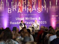 Banjir Terjang Gunung Putri Bogor, Mobil-mobil Sempat Terjebak di Jalan