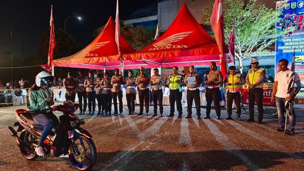 Direktorat Lalu Lintas Polda Riau menggelar Drag Bike Policing Session VIII, mewujudkan generasi emas tanpa balap liar. Direktorat Lalu Lintas Polda Riau menggelar Drag Bike Policing Session VIII, mewujudkan generasi emas tanpa balap liar, Sabtu (1/11/2025).
