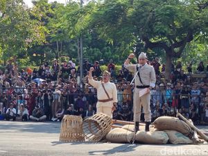 Parade Surabaya Juang Angkat Kisah Pahlawan Perempuan Mbok Dar Mortir