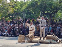 Parade Surabaya Juang Angkat Kisah Pahlawan Perempuan Mbok Dar Mortir