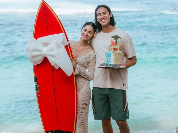 Hana Malasan Gantian Beri Kejutan Ultah ke Sean Gelael Usai Dilamar