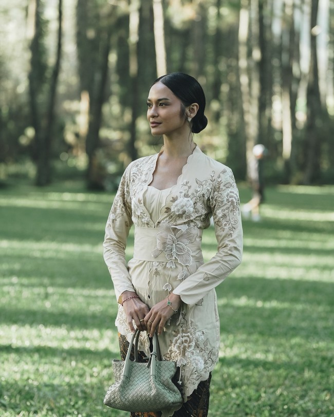 Keduanya juga kerap liburan bersama. Dalam postingan terbaru, Hana merayakan ulang tahun Sean Galael di pantai Nihiwatu, Sumba.Foto: Instagram @hanamalasan
