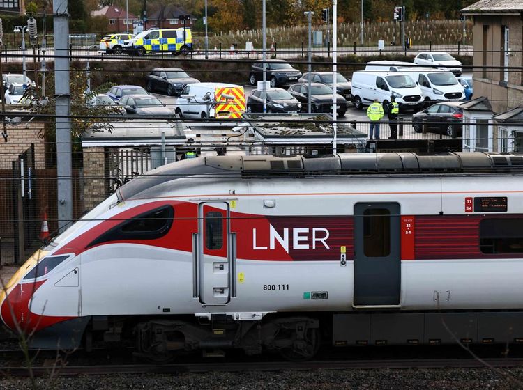 Horor di Kereta Inggris! 9 Penumpang Jadi Korban Penusukan Massal