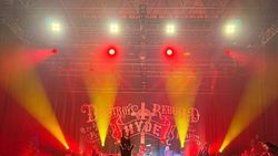 HYDE Geber Jakarta! Ngomongin Rendang sampai Bawa Pistol Mainan di Tribun