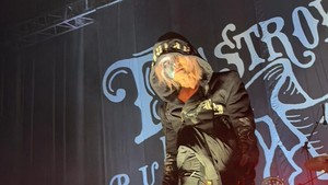 Konser ditutup megah lewat Honey dan SEX BLOOD ROCK N ROLL yang bikin fans enggan pulang. Foto: Dok. Sound Rhythm