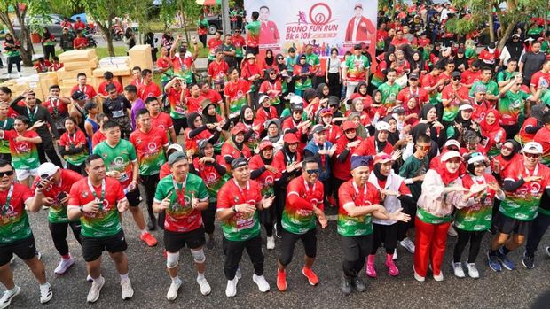 Kapolda Riau Irjen Pol Herry Heryawan menghadiri Bono Fun Run 2025 menyambut HUT ke-26 Kabupaten Pelalawan, Minggu (2/11/2025).