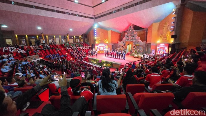 Kejuaraan Dunia Vovinam ke-8 tahun 2025 resmi dibuka di Gedung Kesenian Gde Manik Singaraja, Minggu (2/11/2025).
