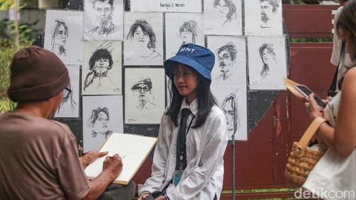 Suasana Taman Ismail Marzuki (TIM), Jakarta, dipenuhi semangat dan keceriaan para penikmat seni, Sabtu (1/11). Sejumlah grup musik lintas genre tampil memeriahkan panggung “Road to HUT ke-57 TIM”.