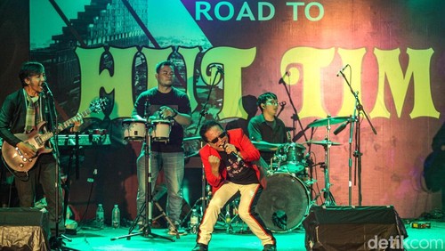 Suasana Taman Ismail Marzuki (TIM), Jakarta, dipenuhi semangat dan keceriaan para penikmat seni, Sabtu (1/11). Sejumlah grup musik lintas genre tampil memeriahkan panggung “Road to HUT ke-57 TIM”.