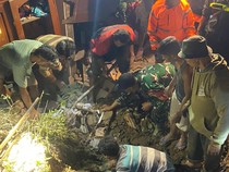 Tanah Longsor Terjang Rumah Warga Trenggalek, 2 Orang Tewas dan Hilang