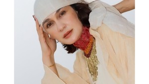 Luna menikmati momen solo trip tanpa Maxime, tapi tetap penuh senyuman dan percaya diri. Foto: Instagram Luna Maya