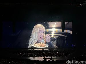 Video Rose BLACKPINK Makan Nasi Goreng Sebelum Tampil Solo