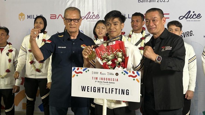 Muhamad Rijal Abdilah meraih emas di Asian Youth Games 2025 dari cabor angkat besi.