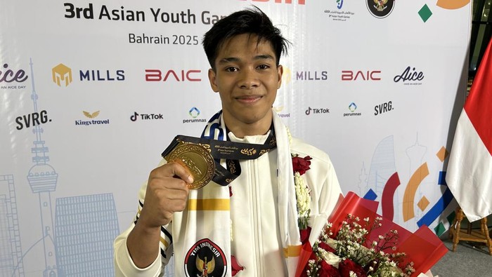 Lifter Muhammad Rijal Abdillah meraih emas Asian Youth Games 2025 di Bahrain.