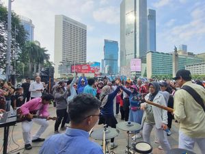 Orkes Dangdut Meriahkan CFD Bundaran HI, Warga Olahraga Sambil Joget Bareng