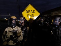 Pengunjuk Rasa Kepung Fasilitas ICE di Chicago, Polisi Perketat Penjagaan