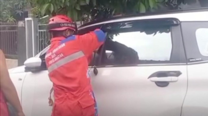 Balita di Antang Makassar 3 Jam Terkunci Dalam Mobil gegara Ortu Lupa