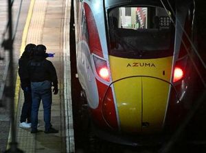 Ngeri Penusukan Massal Lukai 10 Orang di Kereta Inggris