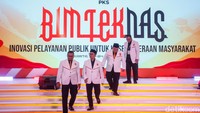 Bimteknas ini menjadi wadah untuk memperkuat kemampuan kepemimpinan dan pelayanan publik para pejabat PKS di seluruh daerah.