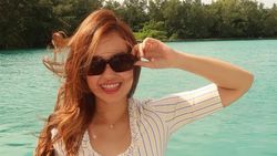 Potret Rebecca Klopper di Pulau Seribu, Manja di Tengah Lautan Biru!