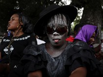 Ritual Mistis Penuh Warna, Pengikut Voodoo Haiti Rayakan Hari Orang Mati