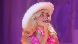 Sabrina Carpenter Cosplay Barbie-Wonder Woman