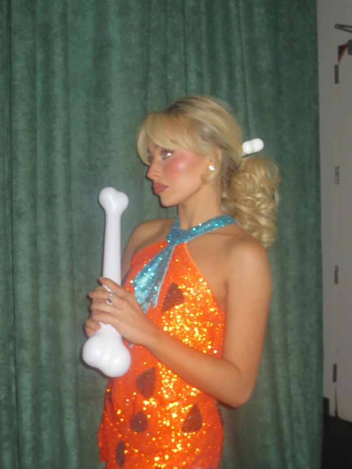 Sabrina Carpenter cosplay di konser Short n' Sweet Madison Square Garden, New York, buat Halloween 2025.