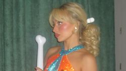 Sabrina Carpenter Cosplay Barbie-Wonder Woman