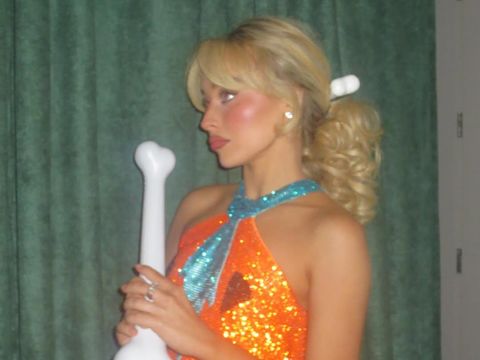 Sabrina Carpenter cosplay di konser Short n' Sweet Madison Square Garden, New York, buat Halloween 2025.