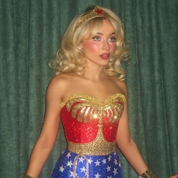 Sabrina Carpenter Cosplay Barbie-Wonder Woman