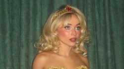 Sabrina Carpenter Cosplay Barbie-Wonder Woman