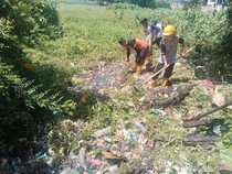 DPU Makassar Soroti Penyapu Jalan Imbas Sampah Numpuk di Drainase Picu Banjir