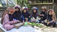 Dengan dibimbing oleh enam pengajar, kegiatan ini menjadi wadah bagi anak-anak untuk mengenal lebih dekat kebudayaan dan seni tradisi yang diwariskan leluhur. Tak sekadar belajar, mereka juga diajak memahami nilai-nilai gotong royong, kebersamaan, dan kecintaan pada budaya sendiri. ANTARA FOTO/Wahdi Septiawan