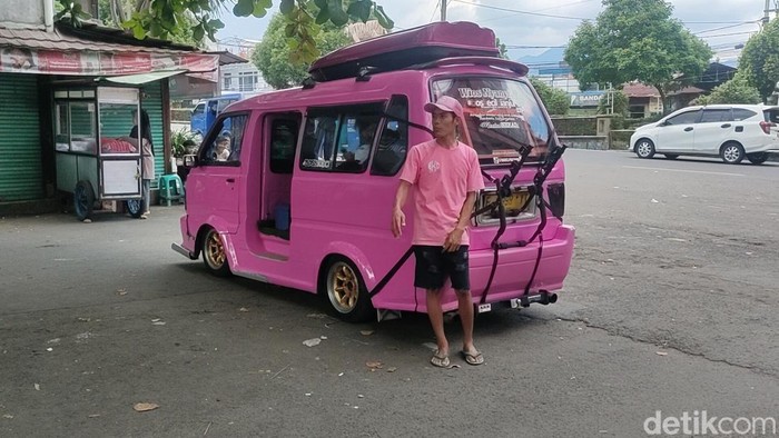 Sopir angkot viral yang gratiskan ongkos untuk siswa SD