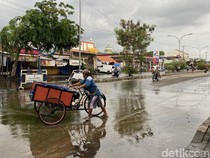 Banjir di Jalan Kaligawe Semarang Berangsur Surut, Toko-toko Mulai Buka