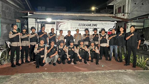 Tim RAGA Polres Meranti dan Satkamling jaga malam perkuat keamanan, Sabtu (1/11/2025).