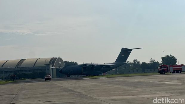 Airbus A400M tiba di Lanud Halim Perdanakusuma. (Adhfar Aulia Syuhada/detikcom) Airbus A400M tiba di Lanud Halim Perdanakusuma. (Adhfar Aulia Syuhada/detikcom)
