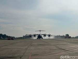 Pesawat Baru TNI AU Airbus A400M Mendarat di Halim Perdanakusuma
