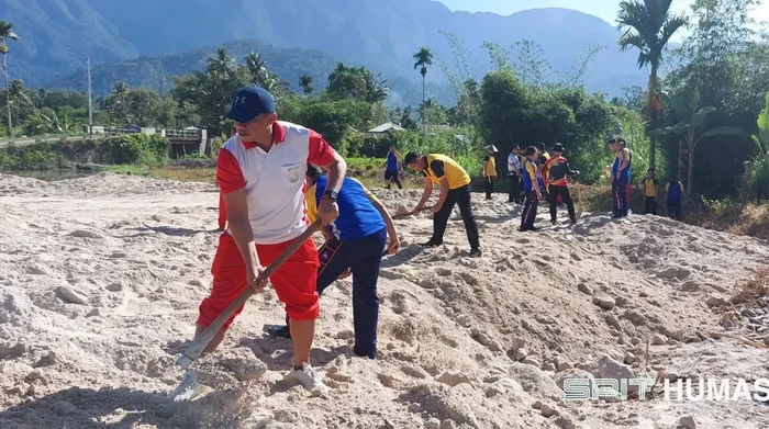 Aksi Gotong Royong Polisi dan Warga Bangun Pondok Tahfiz Quran