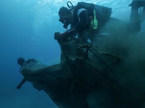 Aksi Relawan Bebaskan Laut dari Hantu Plastik Pembunuh Ekosistem