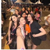 Aaliyah Massaid, Beby Tsabina, Syahnaz Sadiqah, Shandy Purnamasari, hingga Wanda Hara tak ketinggalan hadir. Para artis itu terlihat tampil simpel dan santai. Foto: Instagram