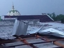 Hujan dan Angin Kencang Rusak Rumah dan Sekolah di Bojonegoro